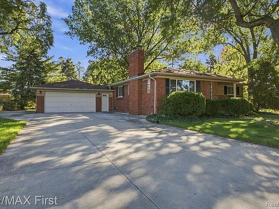 2nd image of 30640 Lorraine Ave
