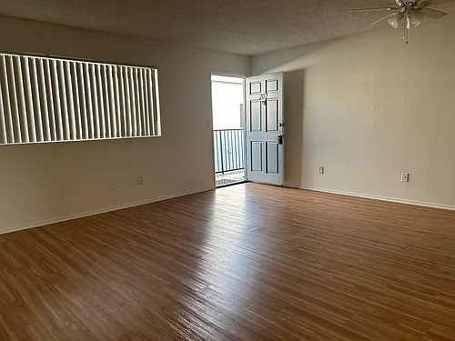 725 E Windsor Rd #202 Photo 1