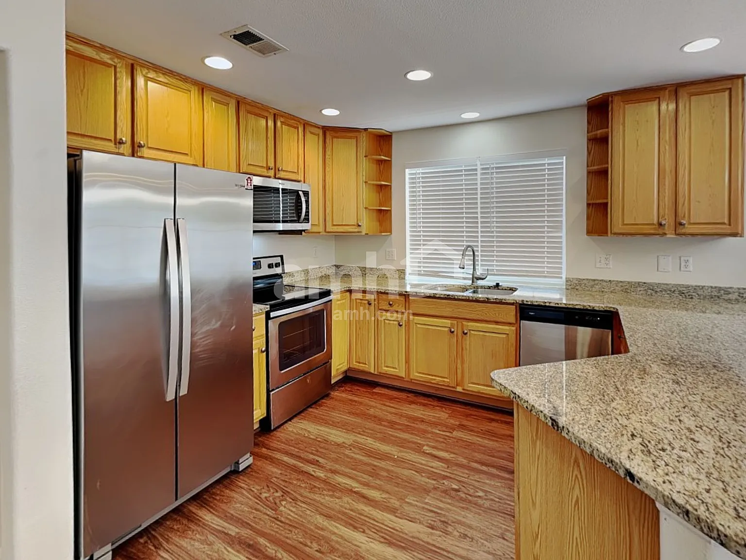 3 bed, 2.0 bath, 1279 sqft, $2,650 — Photo 3