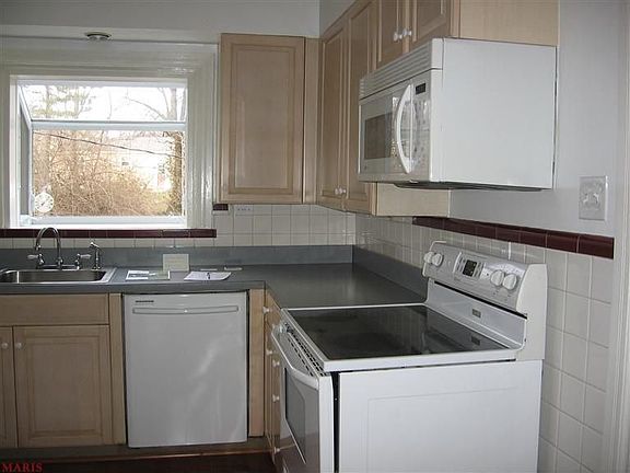 5th image of 18 Armstrong Dr