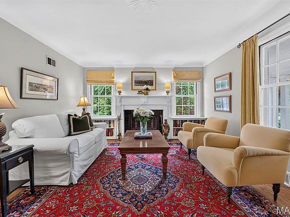 4th image of 1646 Dearborn Dr