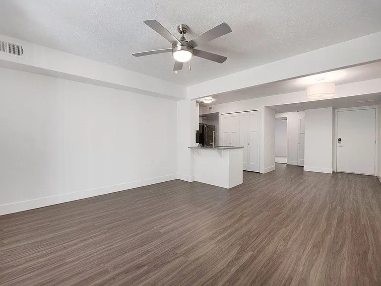 Byron Lakes Apartments — Photo 98
