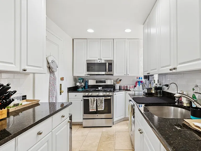 1225 Park Ave #17A — Photo 8