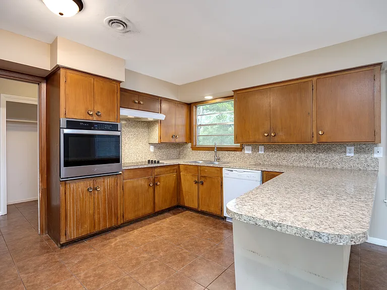 2 Circle Dr — Photo 22