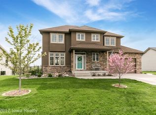 1207 8th St, Dallas Center, IA 50063