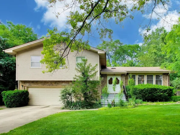 3214 River Falls Dr, Northbrook, IL 60062