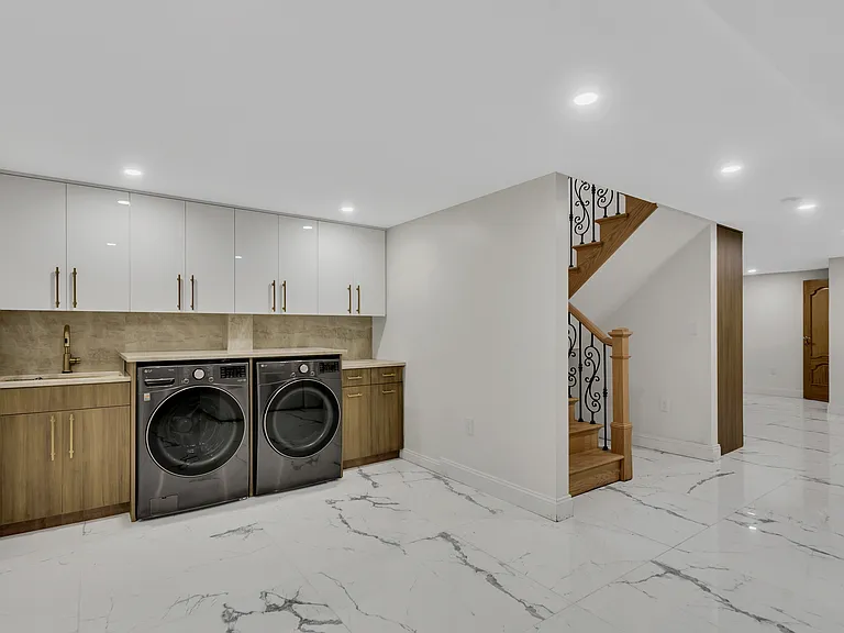 185 82nd St #TOWNHOUSE — Photo 14