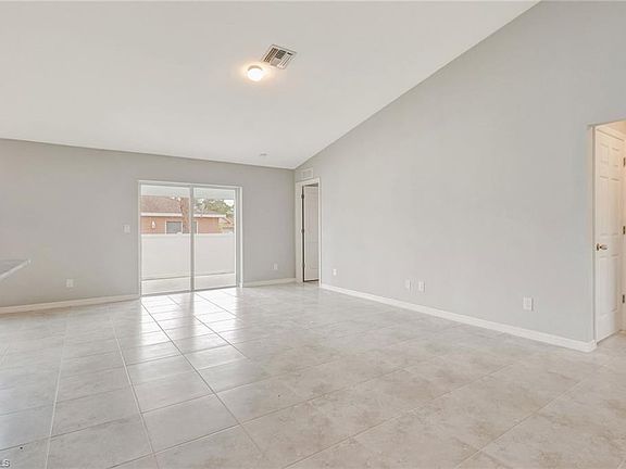 4th image of 27092 Jackson Ave