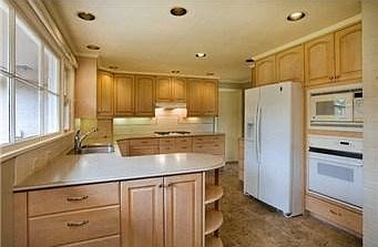 3rd image of 1021 Evergreen Dr