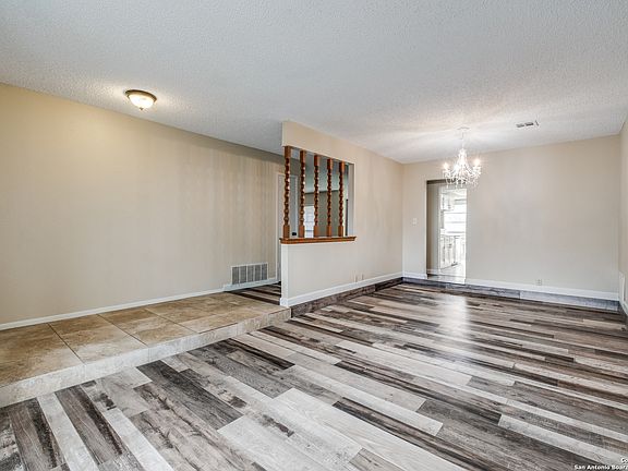 5th image of 8362 THORNCLIFF DR