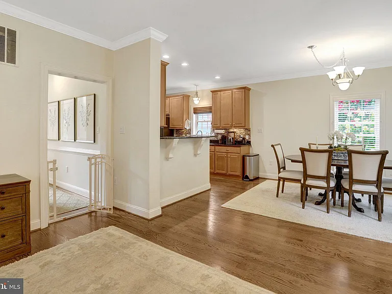 2862 Rosemary Ln — Photo 12