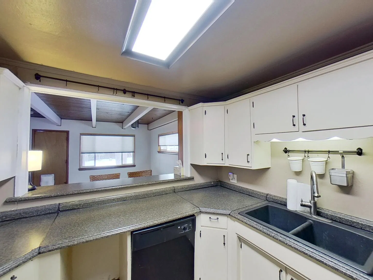 3 bed, 1221 sqft, $3,000 — Photo 3