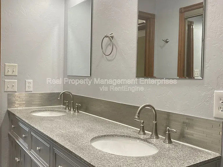 1304 SE 3rd St — Photo 11