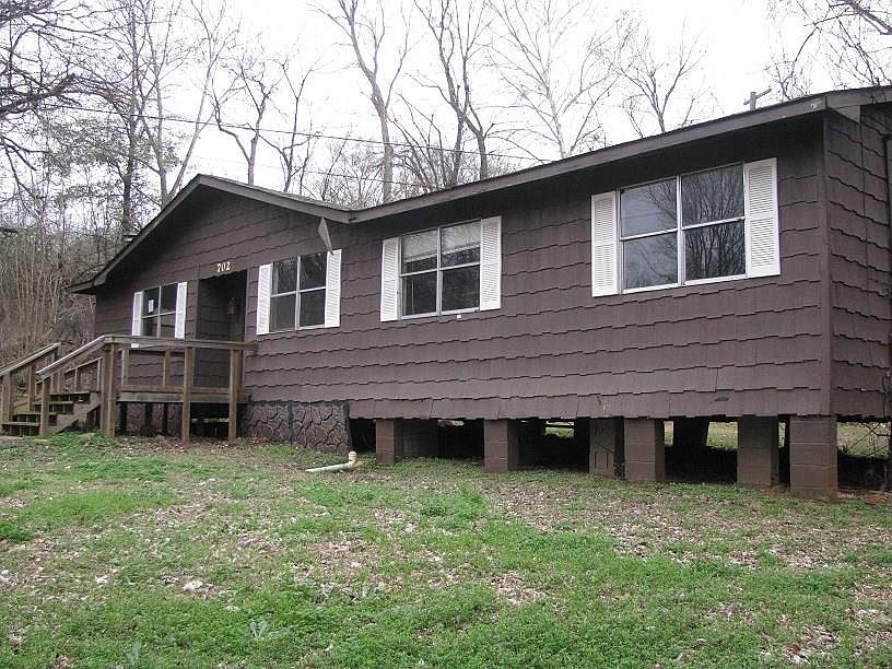 1st image of 702 Hamlett St