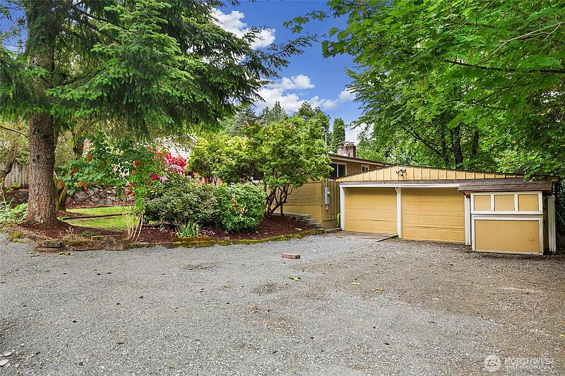 2nd image of 3815 NE 113th Street