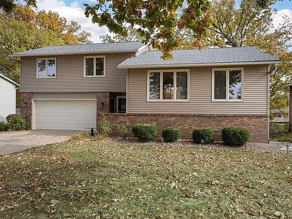 2nd image of 4216 Marilyn Dr NE