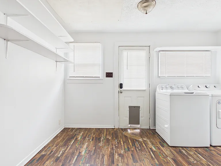 138 Watson St — Photo 13