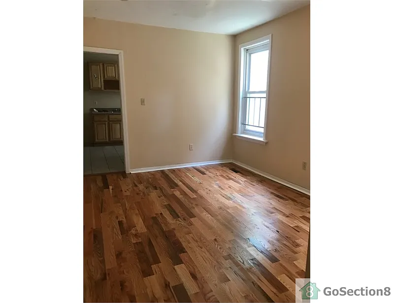 691 Southard St photo 1