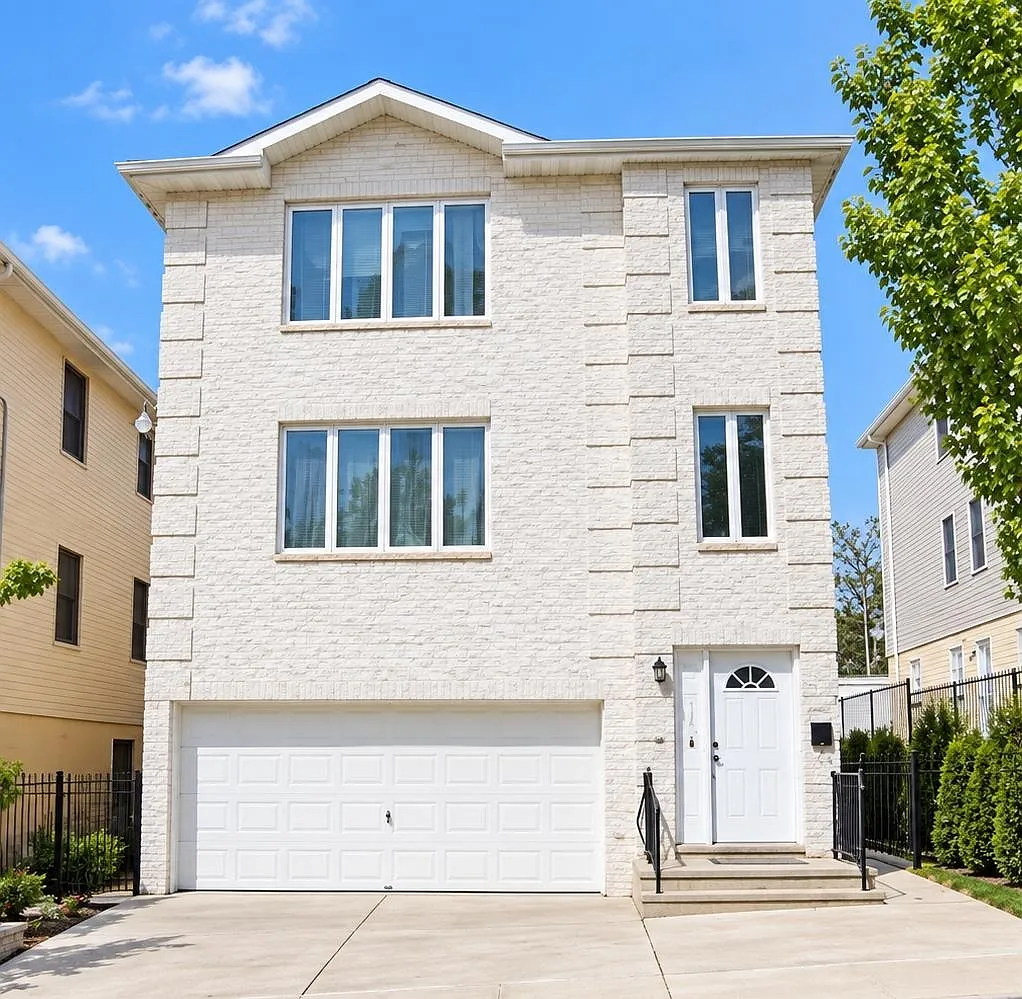 3 bed, 2.0 bath, 1950 sqft, $3,500 — Photo 1