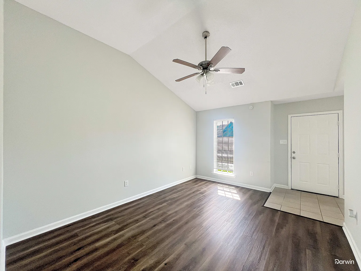 3 bed, 2.0 bath, 1114 sqft, $1,515 — Photo 4