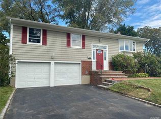 17 Derby Pl, Kings Park, NY 11754