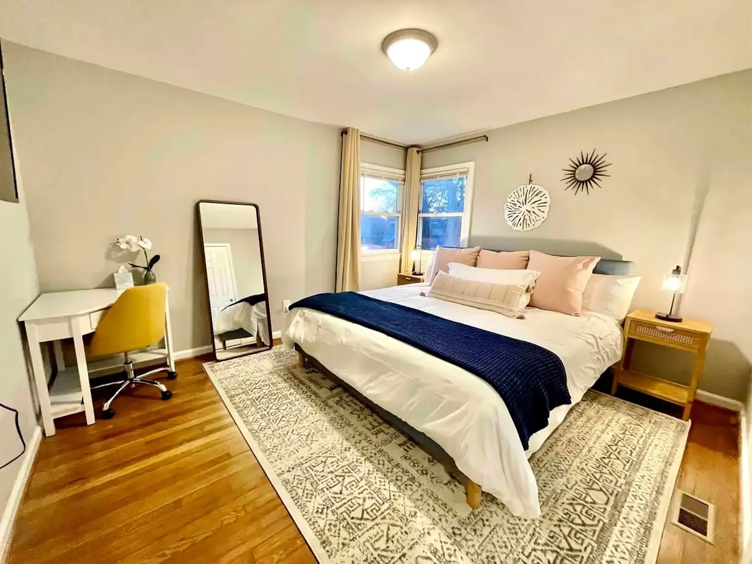 3 bed, 1126 sqft, $3,480 — Photo 4