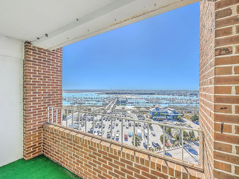 14 Lockwood Dr #9K — Photo 4