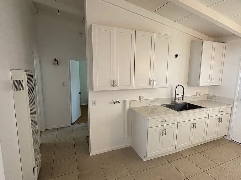 2218 Carnegie Ln #D — Photo 2