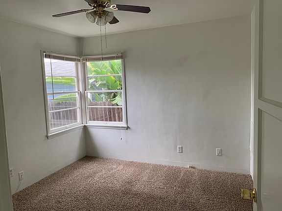 5th image of 182 E Barry Dr