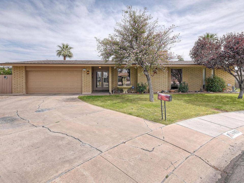 4403 W Laurie Ln Glendale AZ-large-001-1