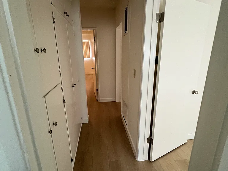627 E Providencia Ave #G — Photo 2