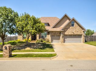 5610 Cooper Ct, Bartlesville, OK 74006