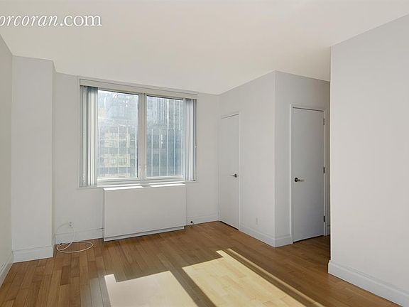 4th image of 211 E 46th St #19G