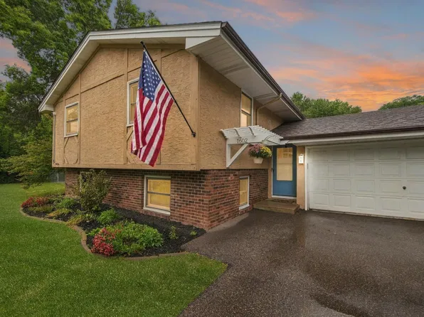 1602 Long Lake Rd, New Brighton, MN 55112