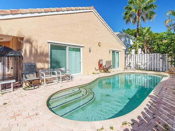2nd image of 610 Royal Palm Way