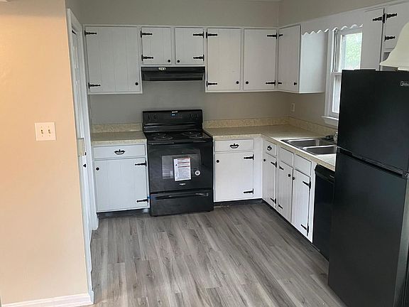 3rd image of 100 Ash Hollow Dr