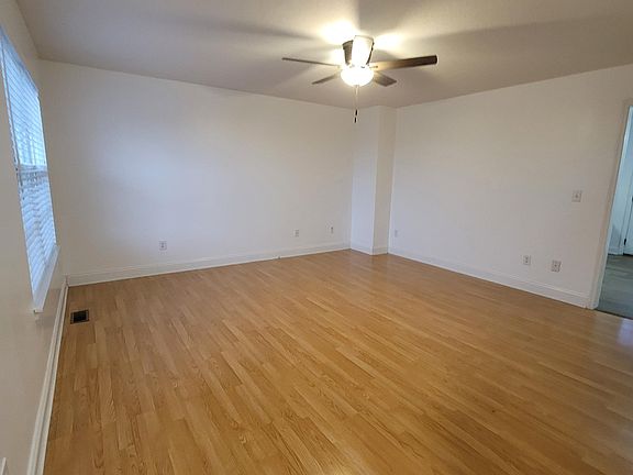 3rd image of 1730 31st St NE