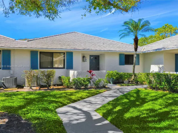 105 Club Dr #105, Palm Beach Gardens, FL 33418