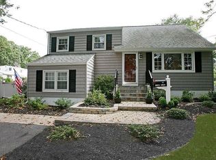 17 Birch Dr, Shrewsbury, NJ 07702