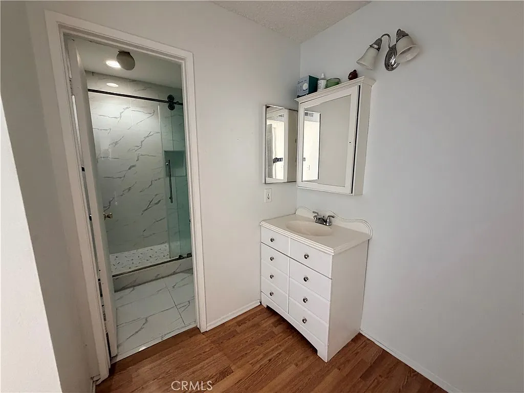 2 bed, 947 sqft, $2,500 — Photo 3