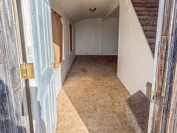 3rd image of 413 NE Nash St