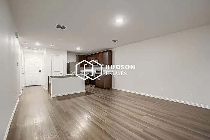 932 Dawson St — Photo 6