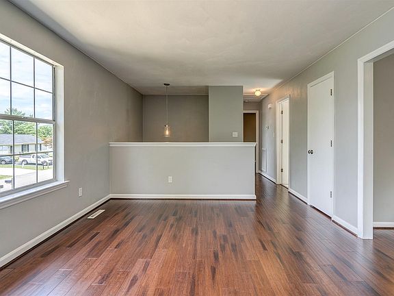 3rd image of 819 Orlando Ct