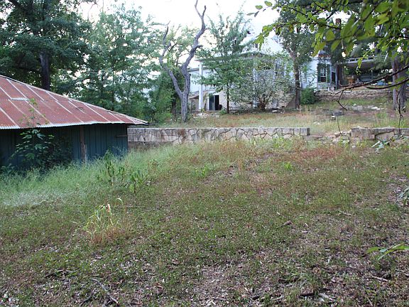 3rd image of 611 West Lynn Street