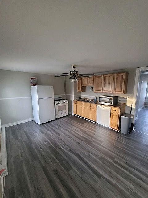 Large eat in kitchen