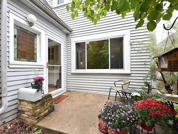 2nd image of 2108 E Jarvis STREET