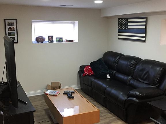 3rd image of 2921 W Farragut Ave #G