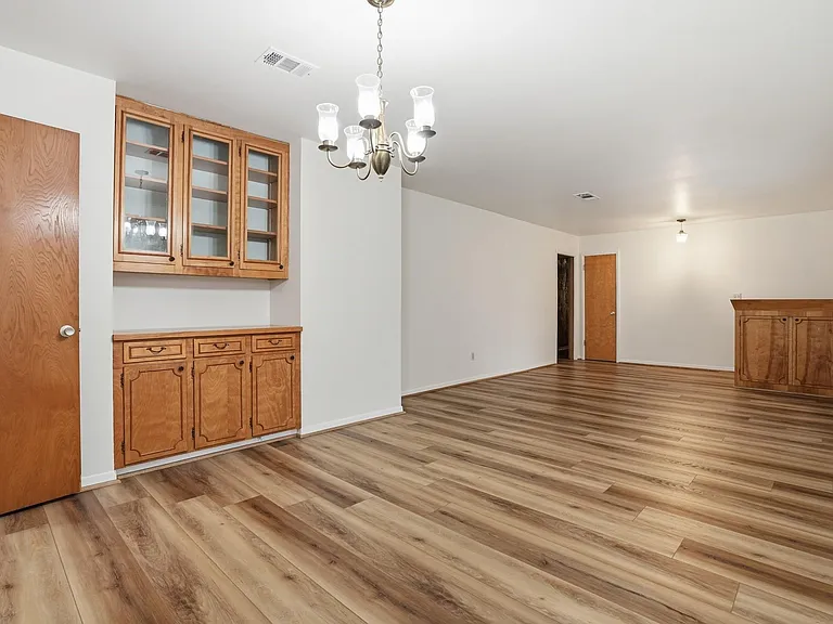 10240 Post Oak Dr — Photo 14