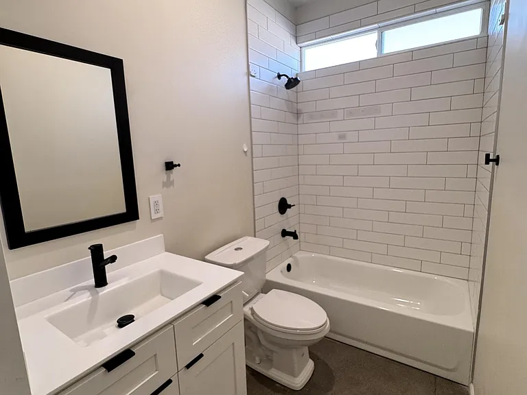 3342 N 17th Ave — Photo 8