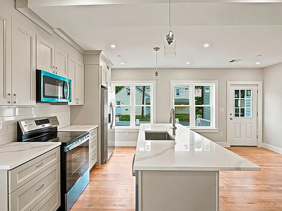 3rd image of 4 Mayhew St Back B